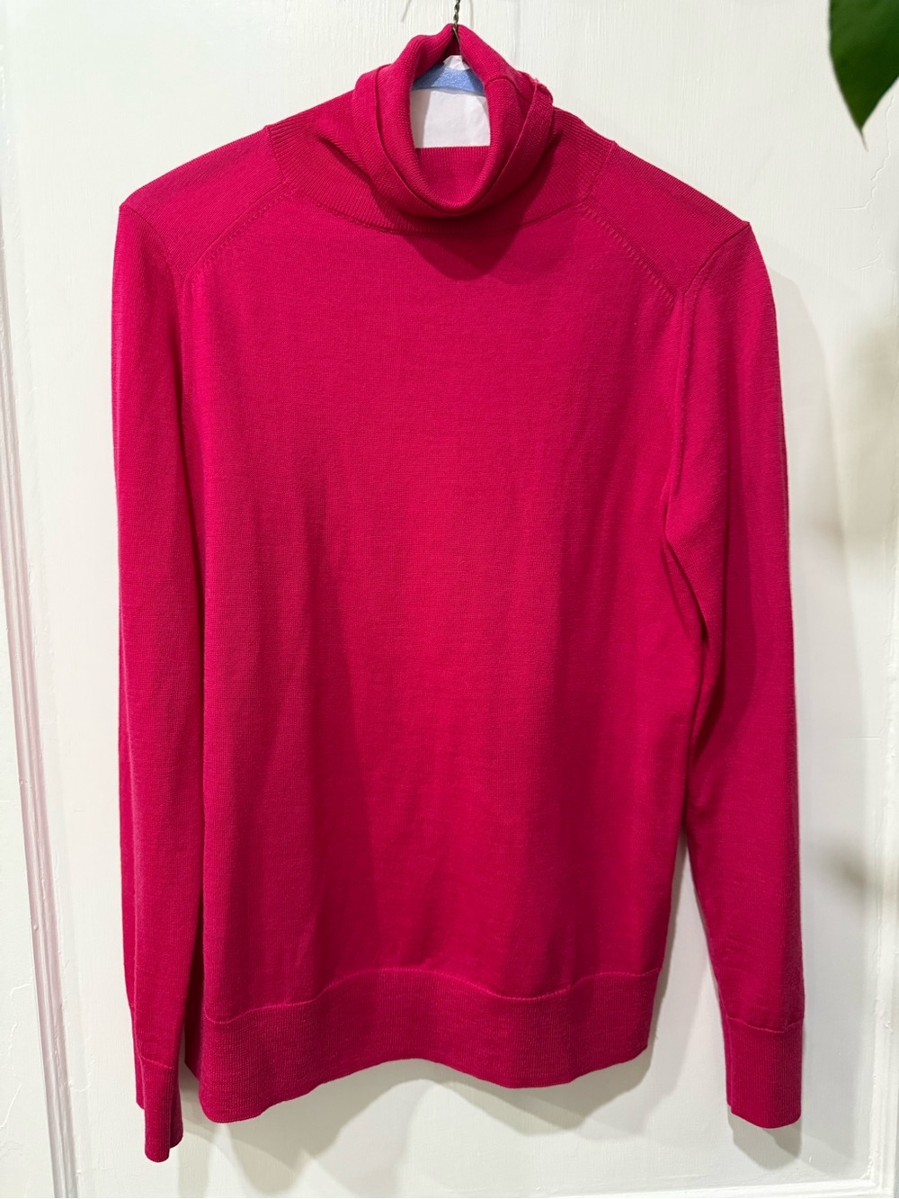 Banana Republic Lightweight Merino Wool Turtleneck Sweater Deep Pink Worn Once S